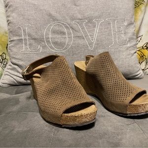 Made in Italy A. Giannetti brown suede platform wedge sandals, size 6.5/37